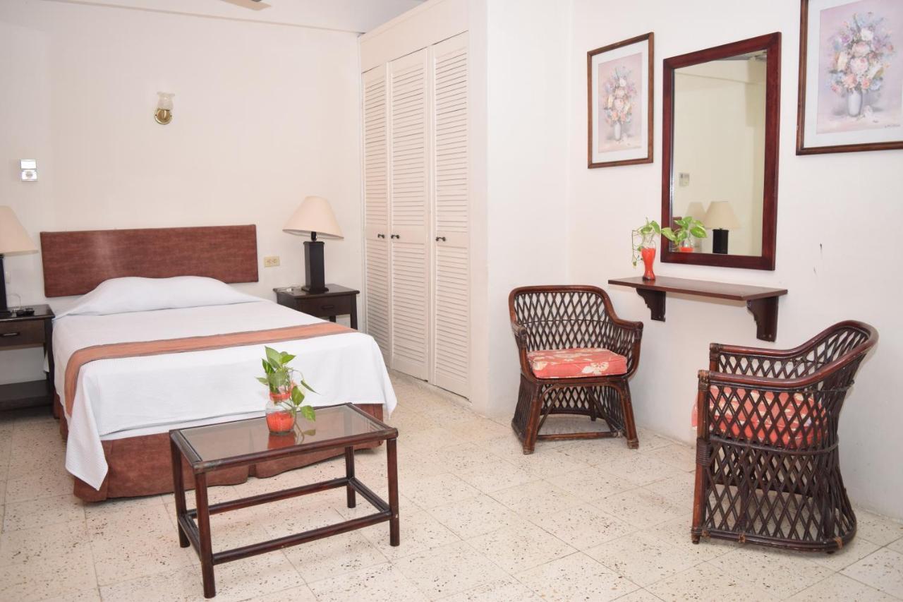 Hotel Suites Le Monde Канкун Экстерьер фото