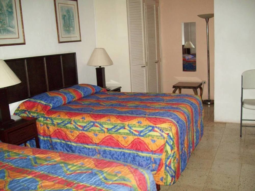 Hotel Suites Le Monde Канкун Экстерьер фото