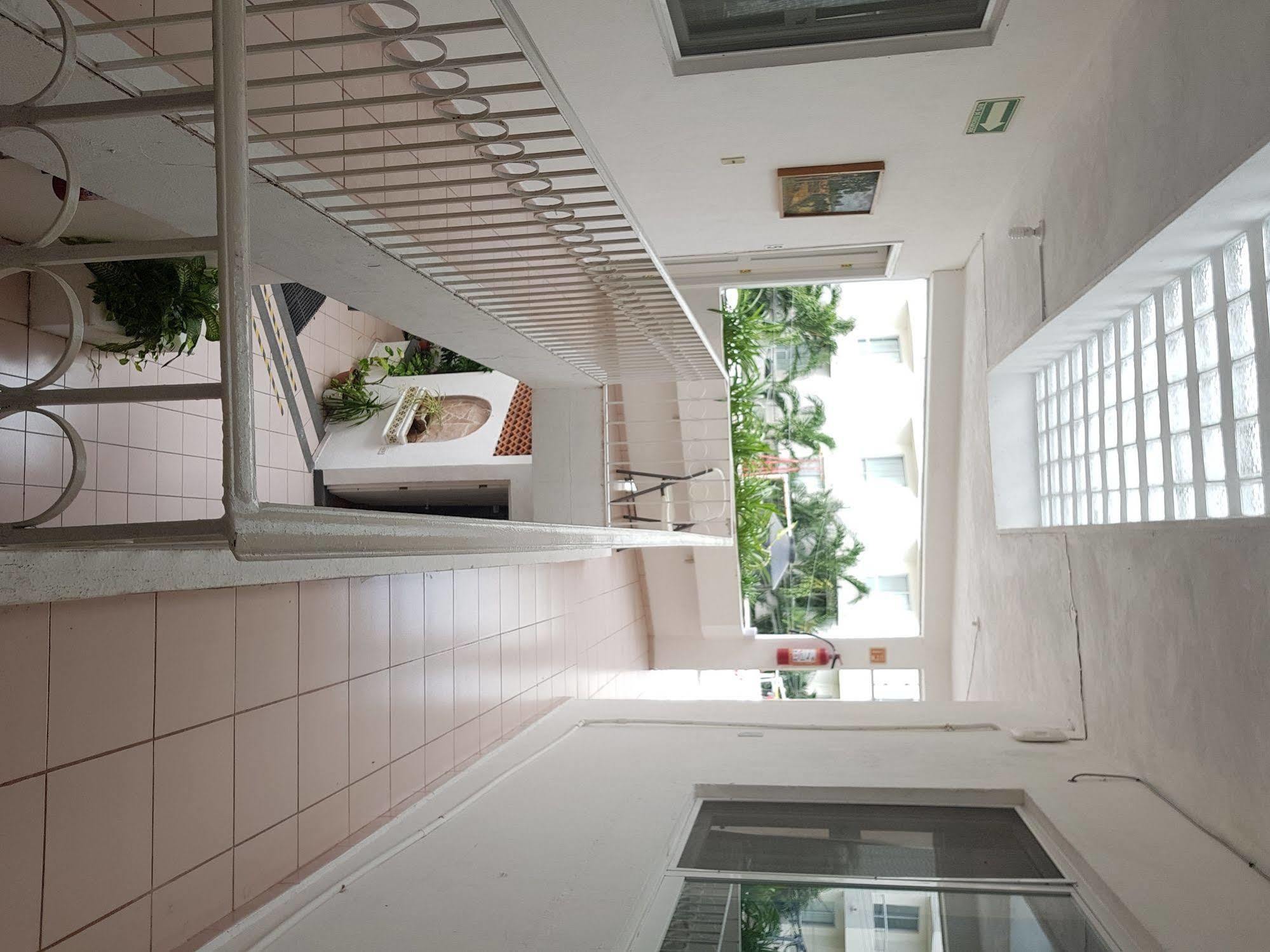 Hotel Suites Le Monde Канкун Экстерьер фото
