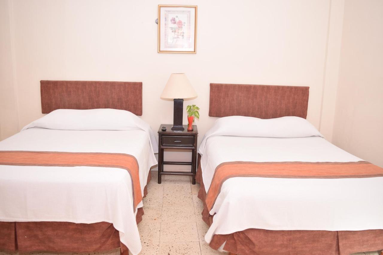 Hotel Suites Le Monde Канкун Экстерьер фото