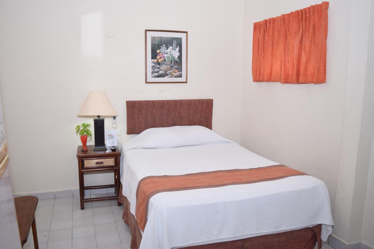 Hotel Suites Le Monde Канкун Экстерьер фото
